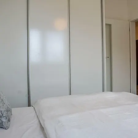 Eva Na Kameni Apartment *
